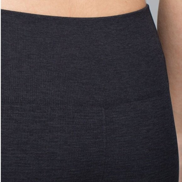 Lululemon Seamlessly Street Crop Black - Picture 15 of 16